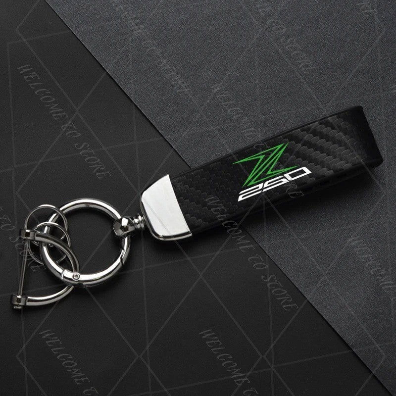 PORTACHIAVI MOTO Z250 IN LEGA + PELLE COLOR CARBONIO KEYCHAIN Z 250 Kawasaki